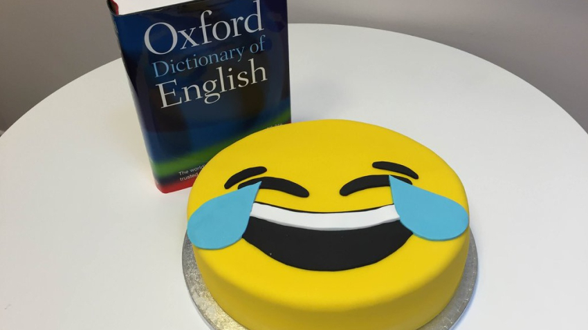 11 OMG Emoji Cake Ideas That Will Get the Thumbs Up